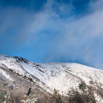 横岳奥の院の方向