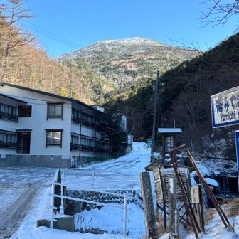 渋御殿湯
駐車場🅿️代1日1100円は仕方ないけど入浴料1200円高すぎ😤
しかも受付の婆さんが日帰りは15時までには出てください😤と