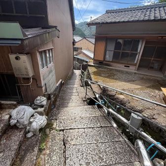 路地を抜けると