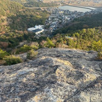 鹿嶋神社のチタン鳥居が見えた
あと少しだけどバテバテ💦
でもスマホの充電が10％を切っている💦💦
ここで強制終了すると今までの苦労がすべてパーになるので飛ばす💦💦💦