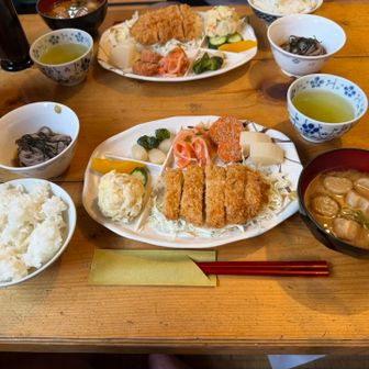 黒部五郎小舎の夕食。
ボリューム満点！😊