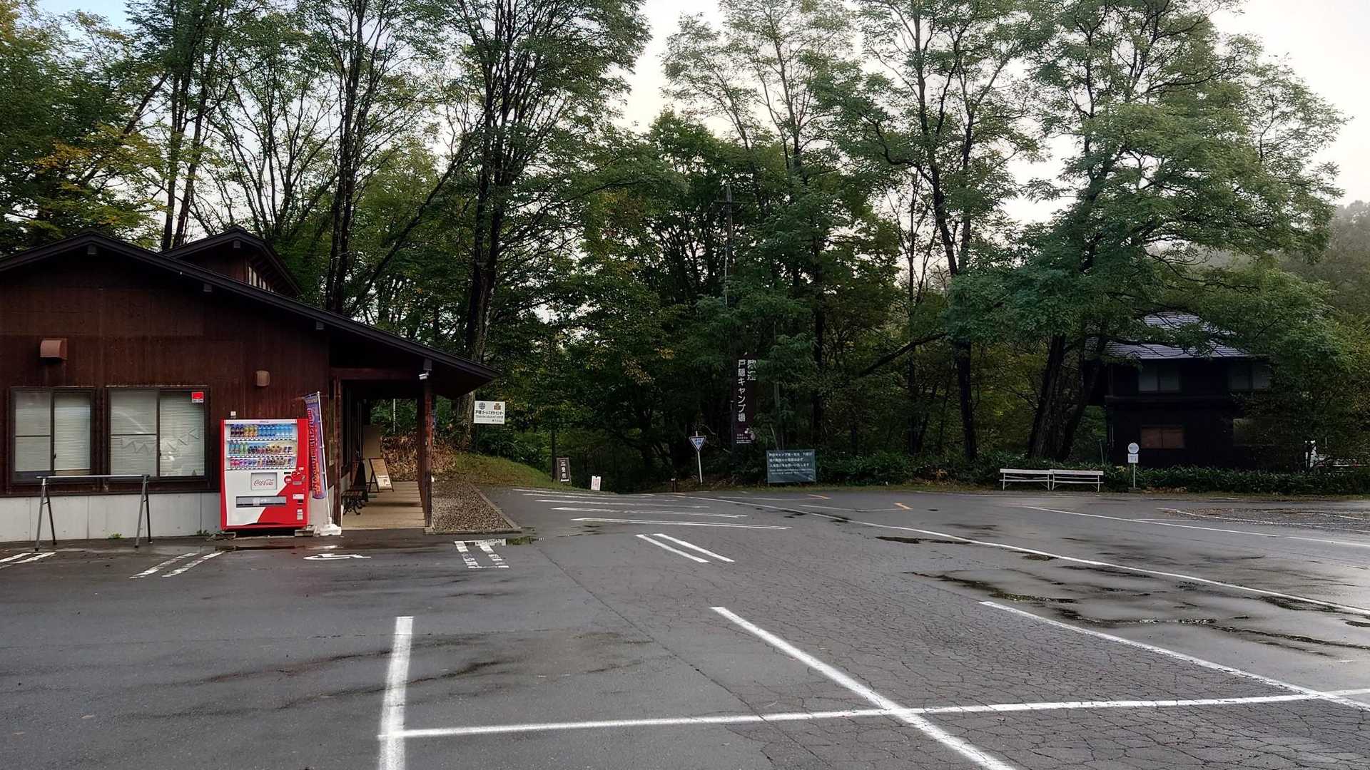 戸隠キャンプ場入口にある高妻山登山者用駐車場に車を停めて6:00登山開始。