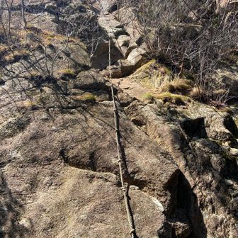 山頂行くだけならこのロープは必要無し