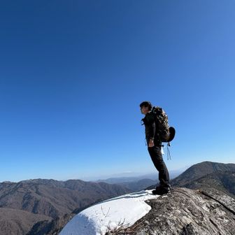 おっさん2人が雪山でああでもない、こうでもないと言いながら撮りあいました😆