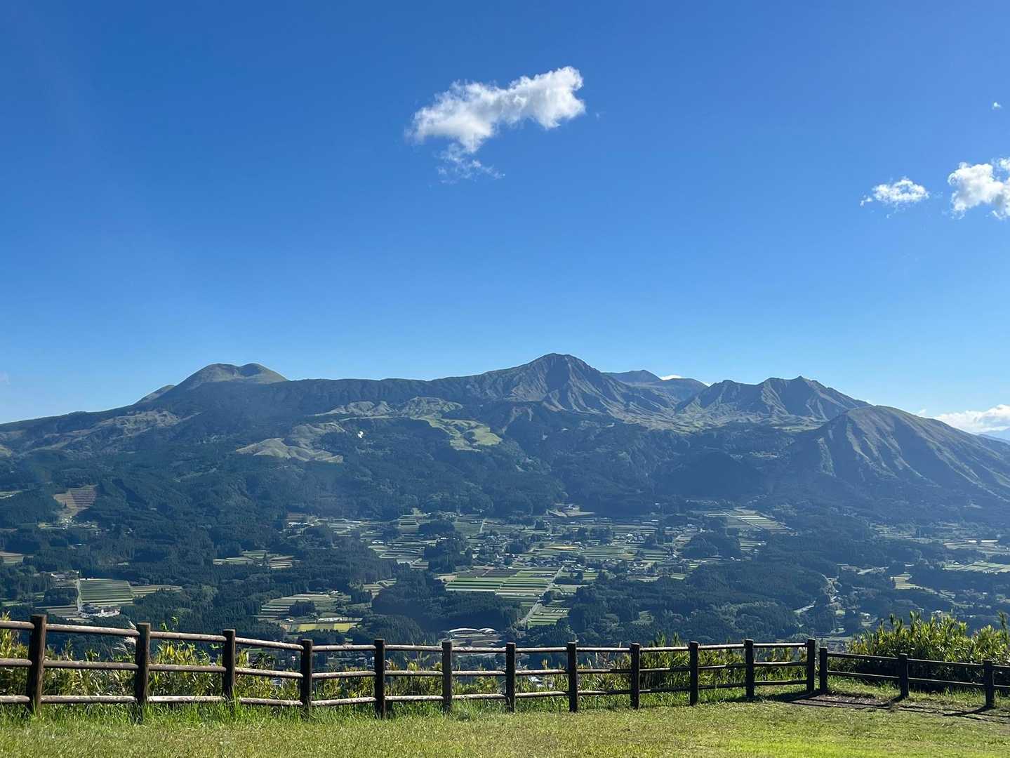俵山は以前に萌の里より登ったことがあったけど、こちらからは初めて。
スゴい良い景色✨
