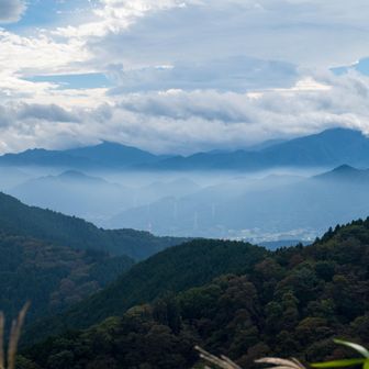 丹沢方面はやはり雲に覆われてます。