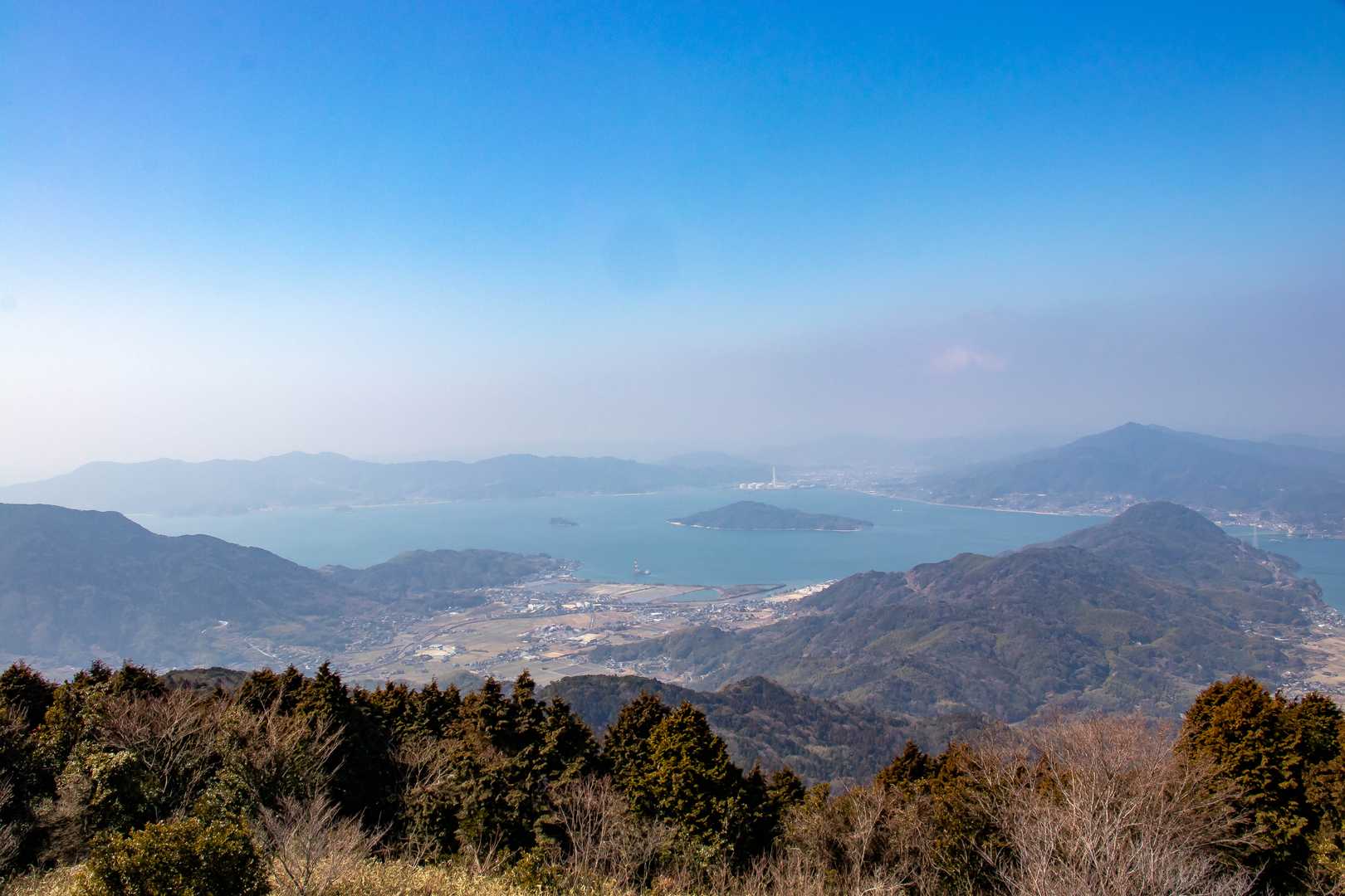 柳井、下松方面、平郡島や笠戸島、祝島などの眺望。
