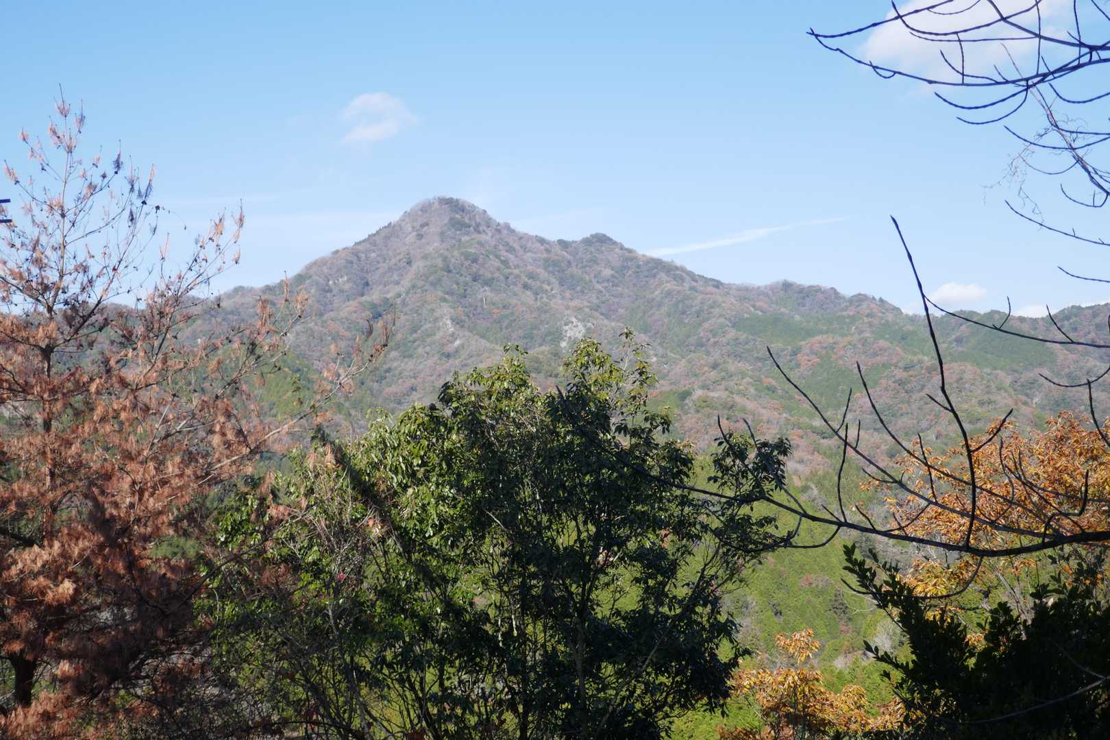 明神山を望む
景観の良いコースなので景色を楽しみながら