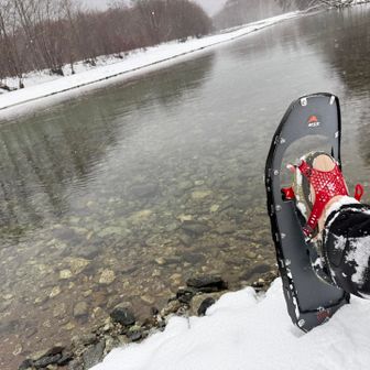 梓川に下りてみました。
水が綺麗だけど触れない🥶