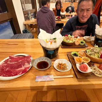 豪華な晩ごはん。なんと、佐久の銘酒マルトが置いてあった🍶