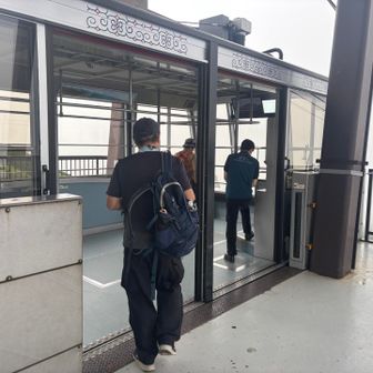 ロープウェイでらくらく下山です🚡