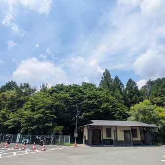 鳳来寺山パークウェイ駐車場。
