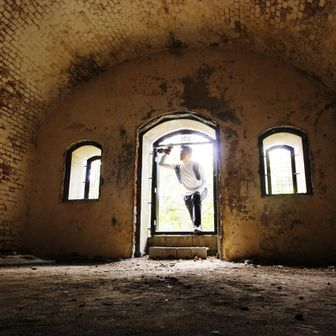 格納庫
かつてここに、どれほどの砲弾が並んでいたのだろうか