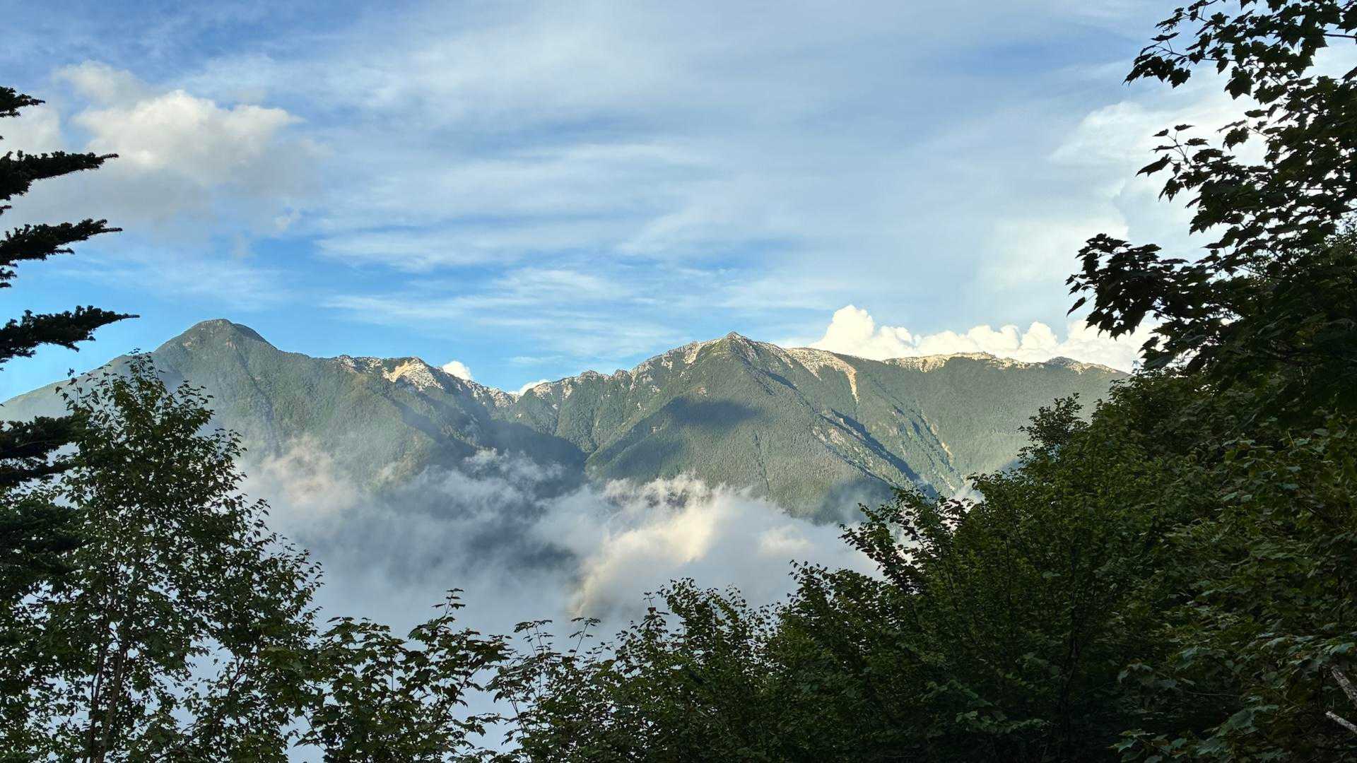 ずっとガスってたけど、夕方に姿を見せてくれました⛰️