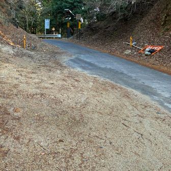 ここから舗装道路歩きます４０分ほど