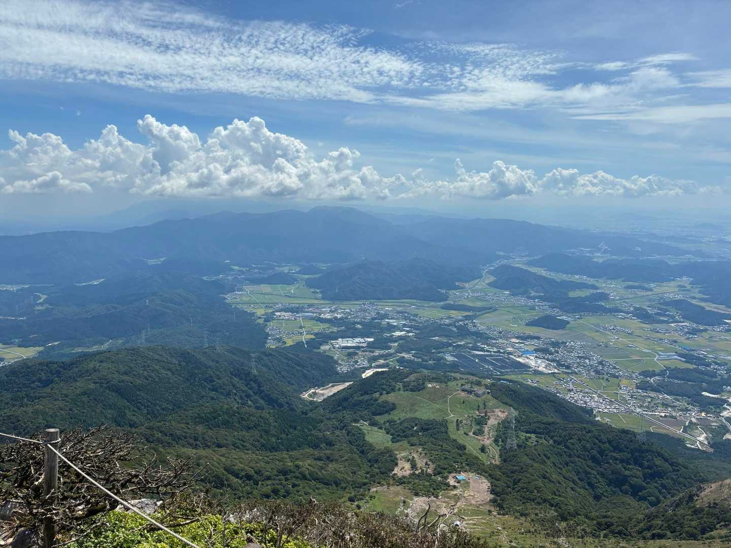 伊吹山 周回コース | 9合目から始まる、花と琵琶湖の日本百名山の写真