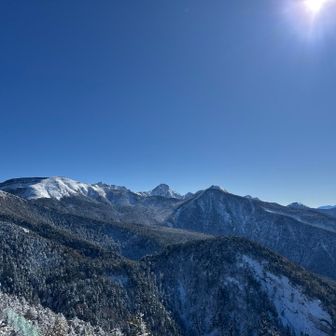 第一展望台の少し前で急に開けて、隊長が早速ドローンを飛ばす
阿弥陀岳、赤岳、横岳、硫黄岳、、、、すごい、、、。