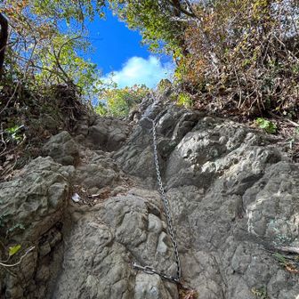 鎖場。天気良いので安心して登れました😌