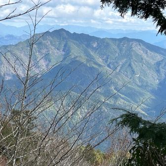 頂上からの三ツ瀬明神山❗️