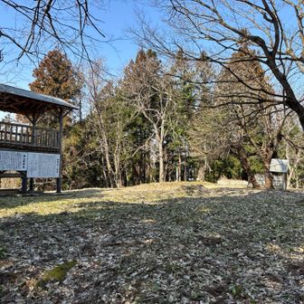 広い西楯山の山頂　展望台もあり