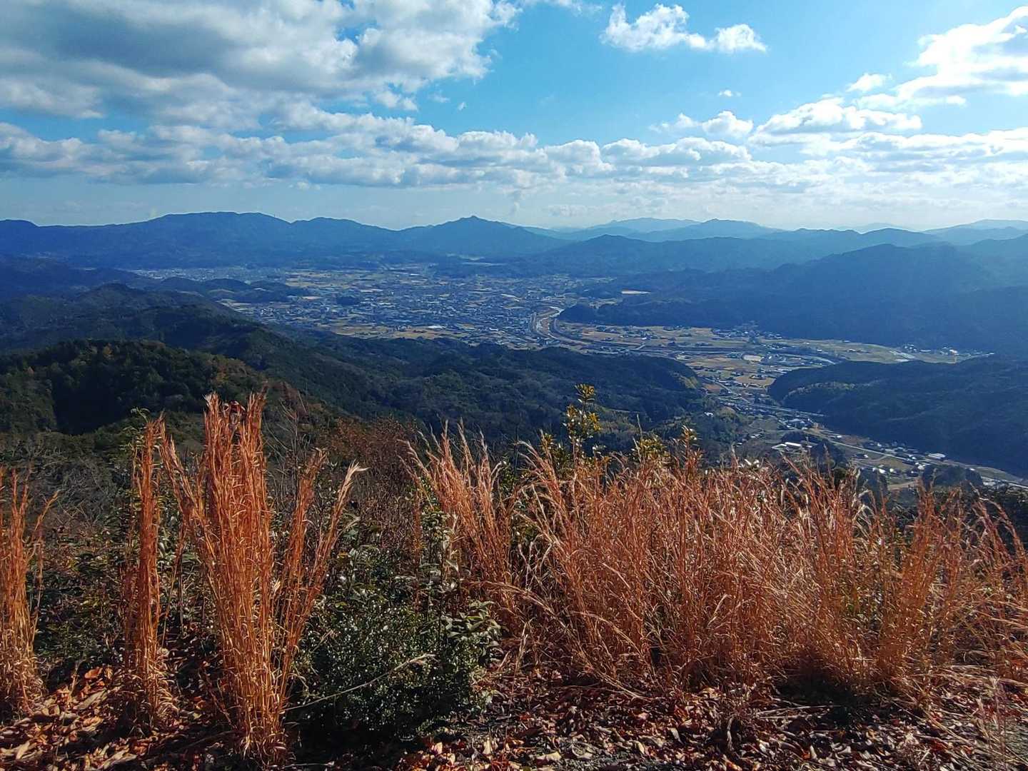 樽山からの眺望
玖珂方向、高照寺山から三石山辺りですね。