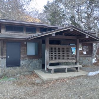 トイレは施錠されて使えません