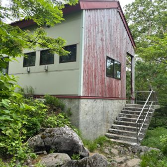 避難小屋に寄ってみました