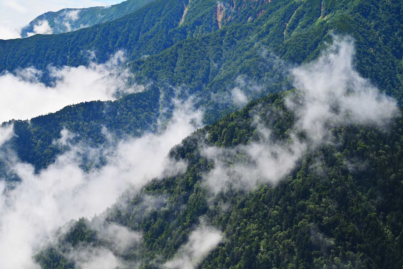山の呼吸が見える