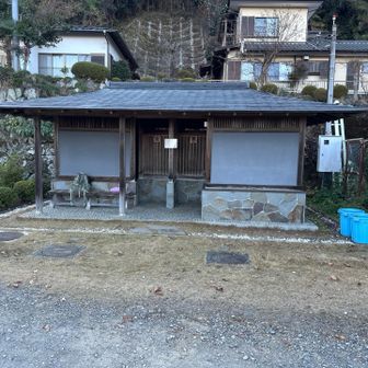 お寺にトイレあります