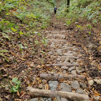 間もなく下山、登山道整備に感謝✨
