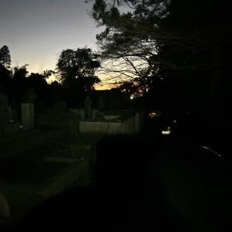 後ろを見ると、すでに黎明。
間に合うか？
12時の鐘が鳴り始めた時のシンデレラの気持ちを推して知る。