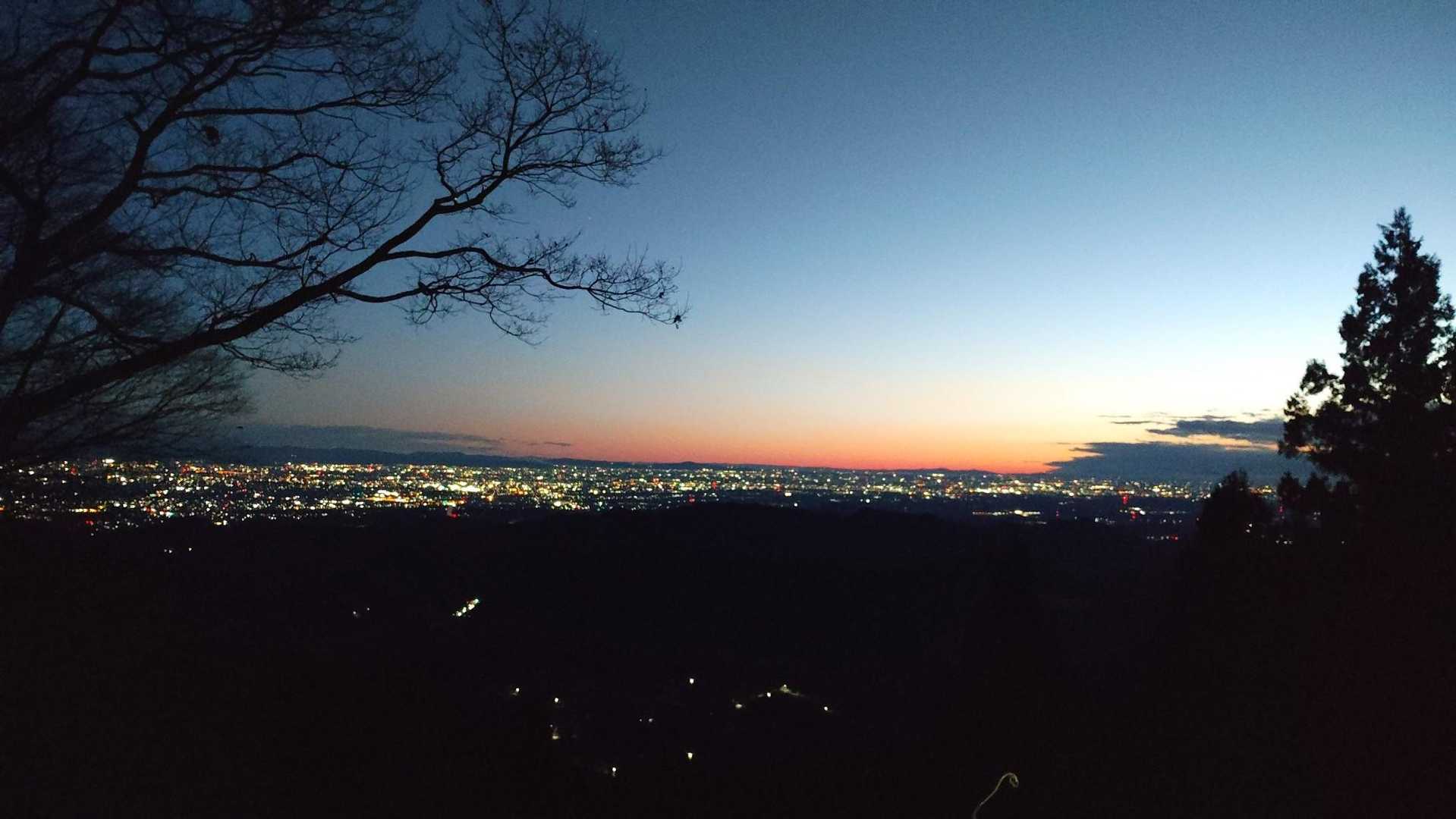 おはようございます、自宅から10kmちょい走って登山口へやってきました、初登りは以前から狙っていた大霧山へ初日の出狙いです！ 