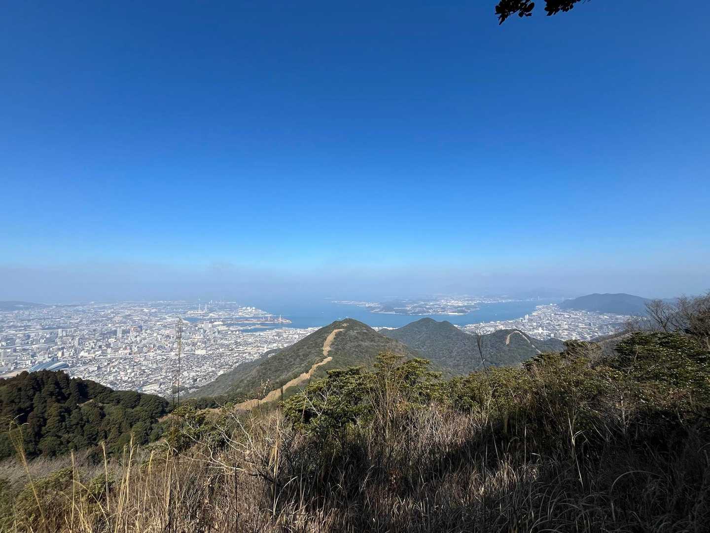 小倉の市街と関門海峡