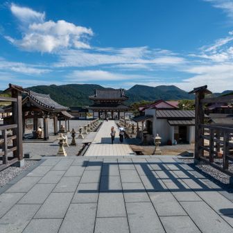 一回りして参道に戻り、
浄土から現世に帰ってきた。