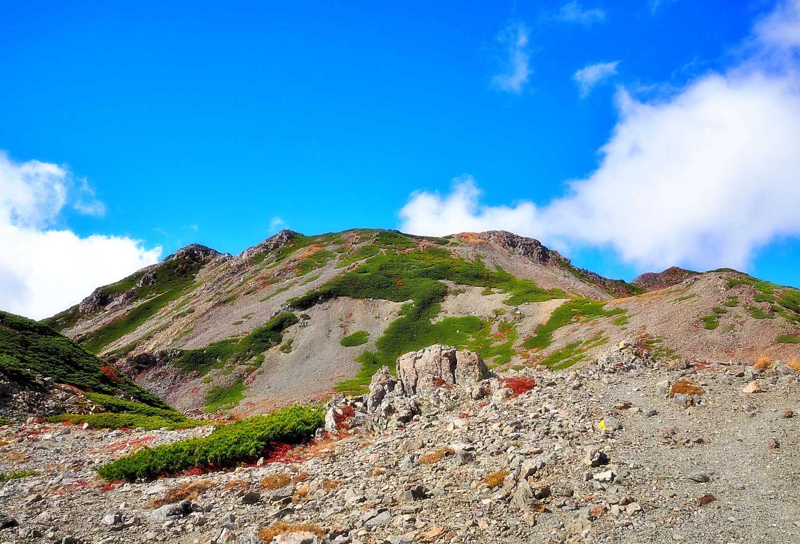見納めの農鳥岳✨✨
奇麗な山肌ですね🙌😄😄
