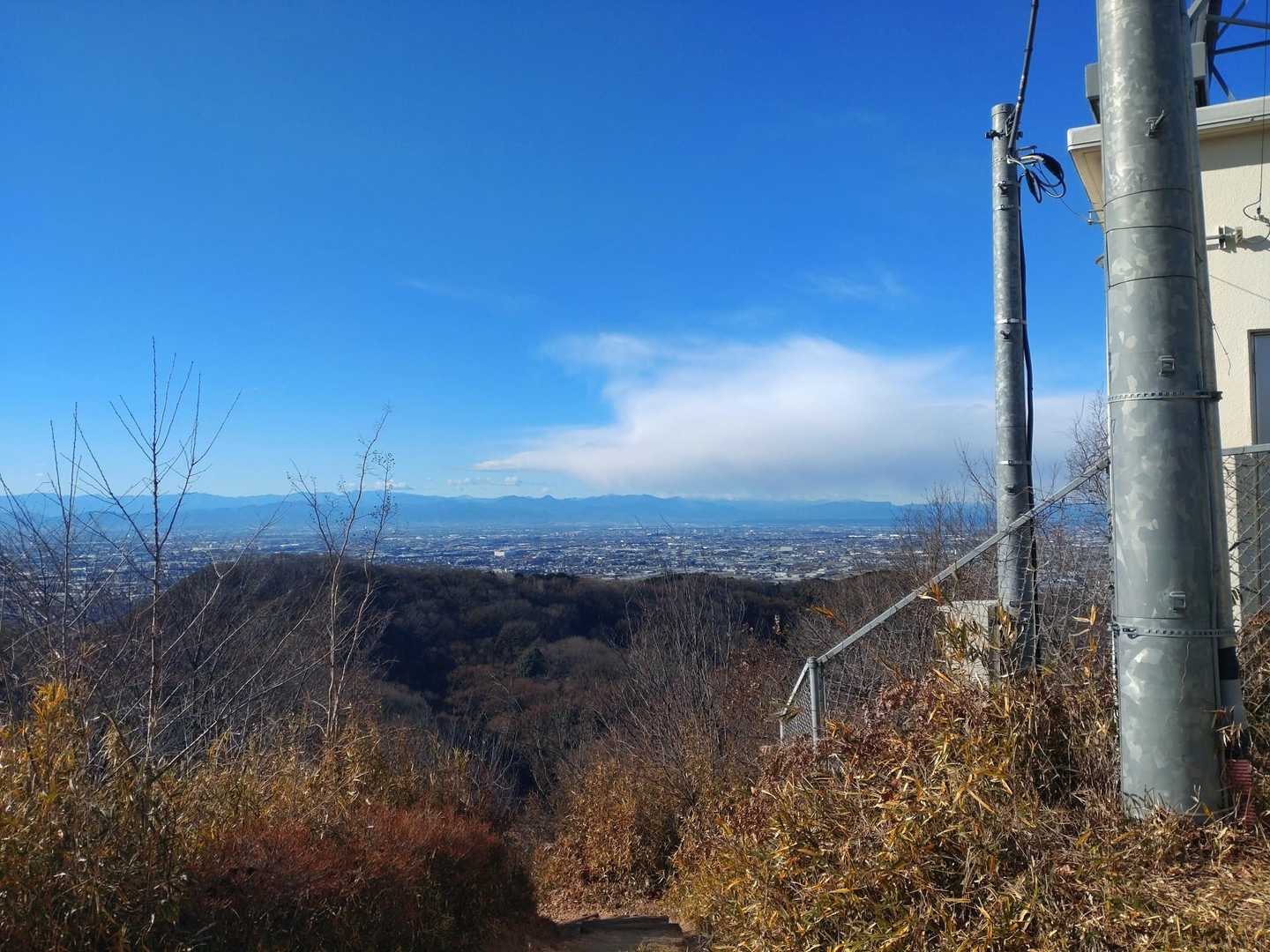 茶臼山往復 | 手軽に行ける短時間ルート。くさり場がアクセントの低山ハイクの写真