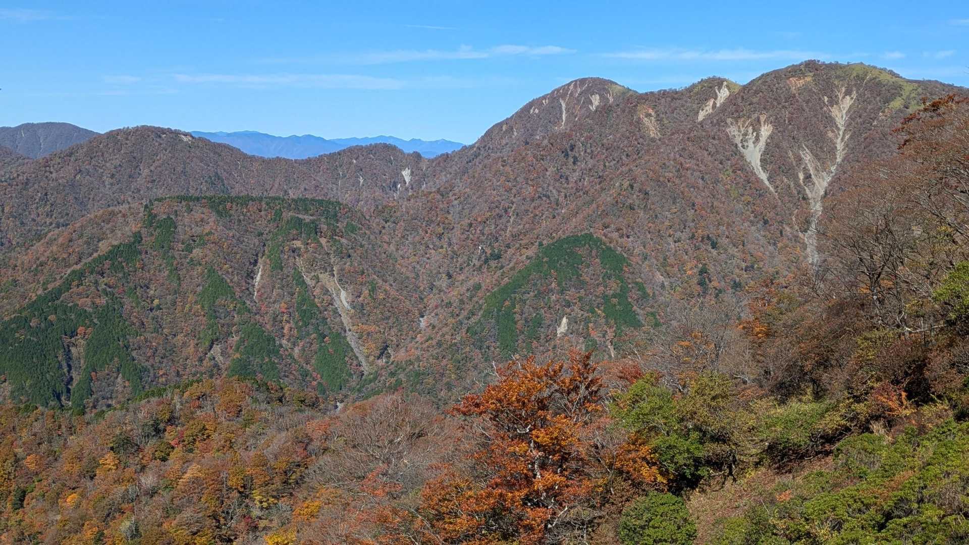 丹沢山系でやはり威風堂々とした蛭ヶ岳