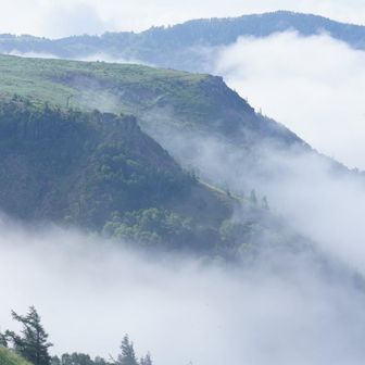 王ヶ頭。美ヶ原山頂からの眺望です。雲海が上がったり下がったりと、見ていて飽きません。