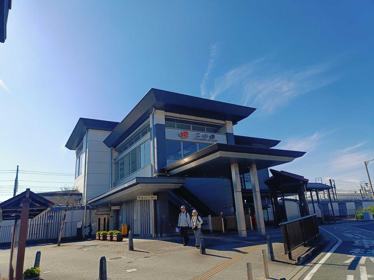 ここは豊橋😚👆
のんぽいパークの最寄りの二川駅
駐車場🅿️にとめようと思ったら……

🙋‍♀️満や！
🙋‍♂️エッ‼️ココも満や。
🙋‍♀️🙋‍♂️マジすか⁉️

みんな動物園に行くのに停めるのか5箇所くらい見たけど全部満車🐯🐻🐵🐘🐯🐻🐵🐘🈵

という事で隣の新所原駅へ行って車をとめ先に電車に乗ってやって来たよ🚃𓈒𓂂𓏸