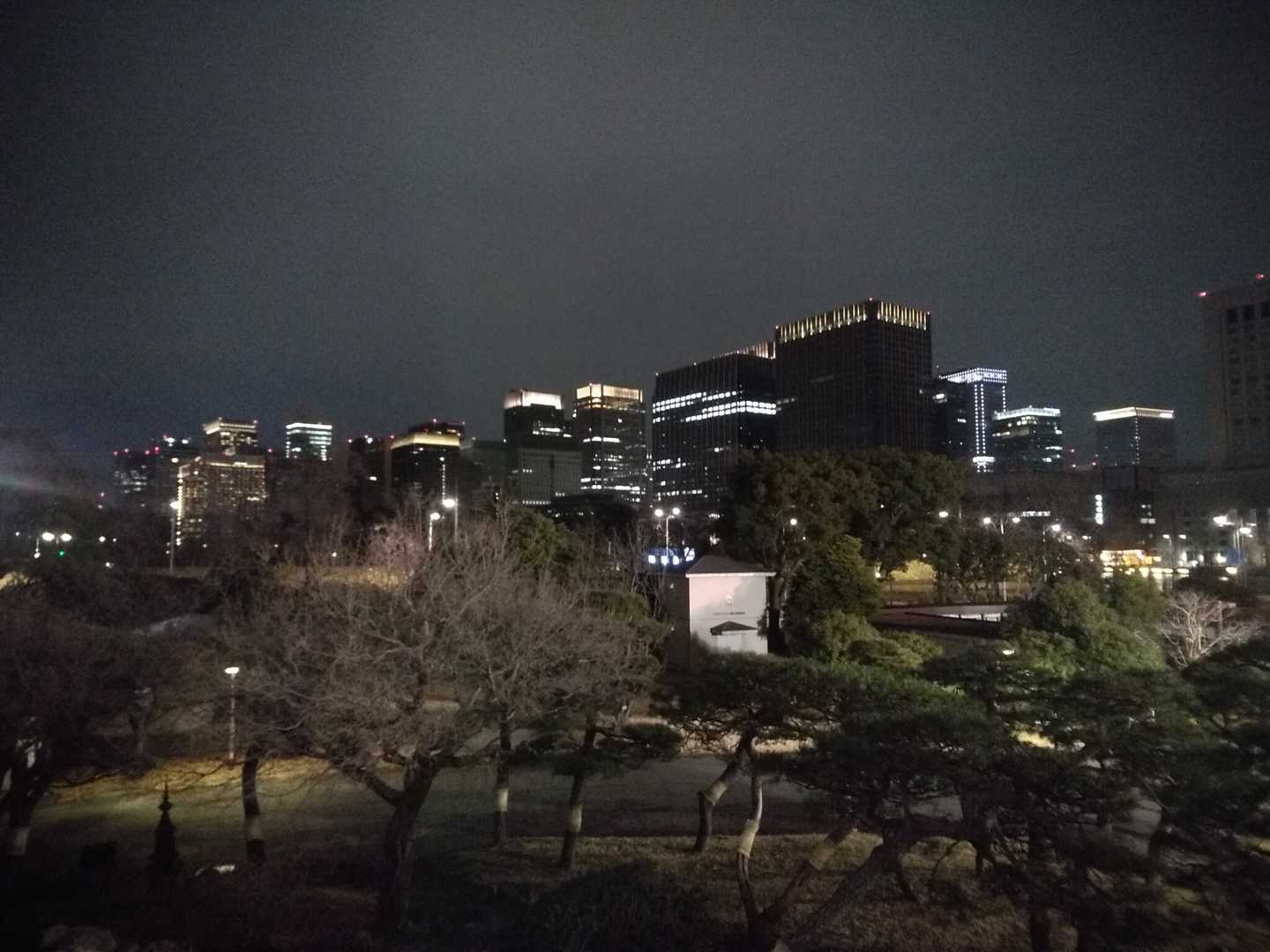 おー、めっちゃいいじゃないですかぁ🙌
でも風が冷たく寒いのでそそくさと下山😅