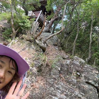 子供の可愛い　yo-hoーーーが聞こえたよ
yo-hoーーー返ししたよ

今度はもっと大きな声で
yo-hoーーーしてきたよ

きっと、耳を澄ませて、返ってくるのを待ってるよ

ちょっと遅れて

もっと大きな声で
yo-hoーーー返ししたよ

子供達の笑い声

私も嬉しい♡

