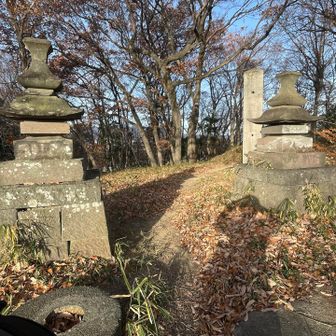 ゆるっと九十九山、山頂🙌
古墳❓

古墳は前方後円墳で、後ろの円がこの丸い山だそうです。