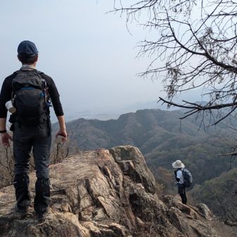 世田山の展望岩から、今日歩いてきた道を再度確認して、よく歩いたなーって、みんな口々に✨
保井野から石鎚も夢ではないですよー😁