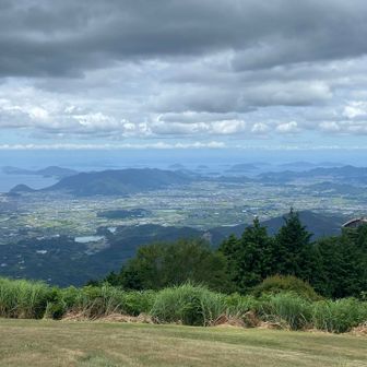 讃岐平野や瀬戸内海を一望できる
