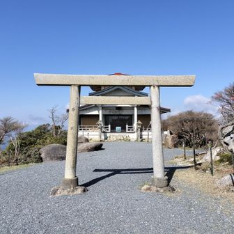 御嶽大権現
裏手から、雨乞岳に向かうよ
まずは沢谷峠を目指す