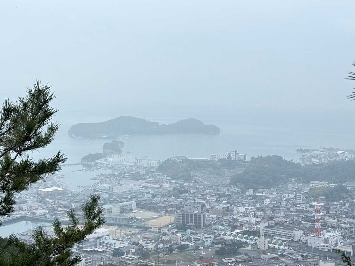 スッキリしないお天気は想定内なので😅
ちょこっと見えた景色👀

エンジェルロード🥰