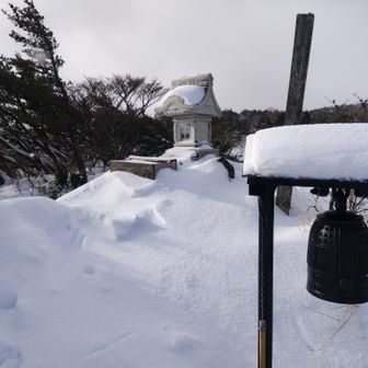 鐘を鳴らしてクマ除けｗ