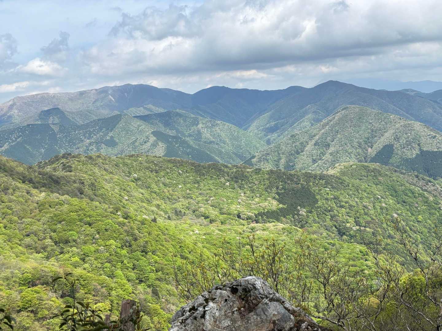 鞍掛トンネル東登山口-鞍掛峠-焼尾山-三国岳-ダイラの頭 周回コースの写真
