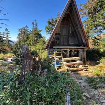 北ノ俣避難小屋。かなりワイルドなトイレあり🚻