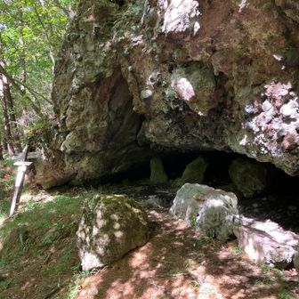 昔の小屋なのかな